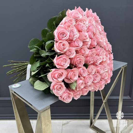 Букет из 75шт розовых роз Би Свит 70см