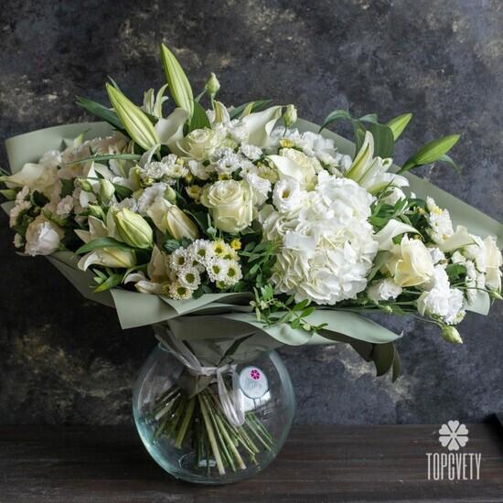 Букет из лилий, гортензий, роз и хризантем