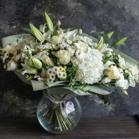 Букет из лилий, гортензий, роз и хризантем