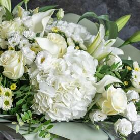 Букет из лилий, гортензий, роз и хризантем