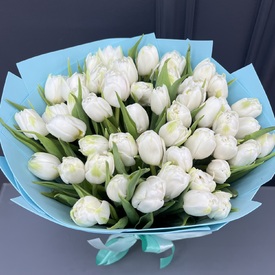Букет из 51 белого пионовидного тюльпана