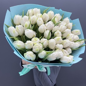 Букет из 51 белого пионовидного тюльпана