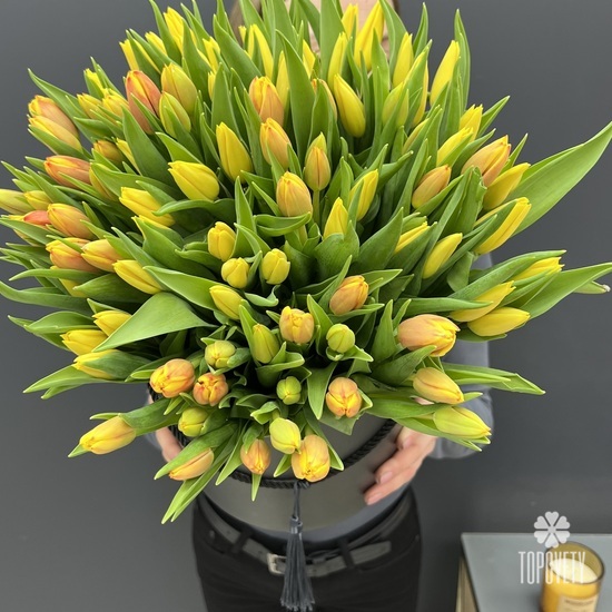 Букет из 101 тюльпана в коробке