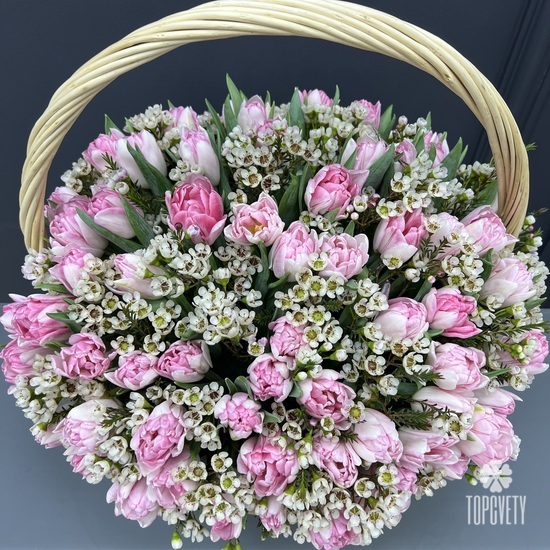 Корзина из 101 пионовидного тюльпана