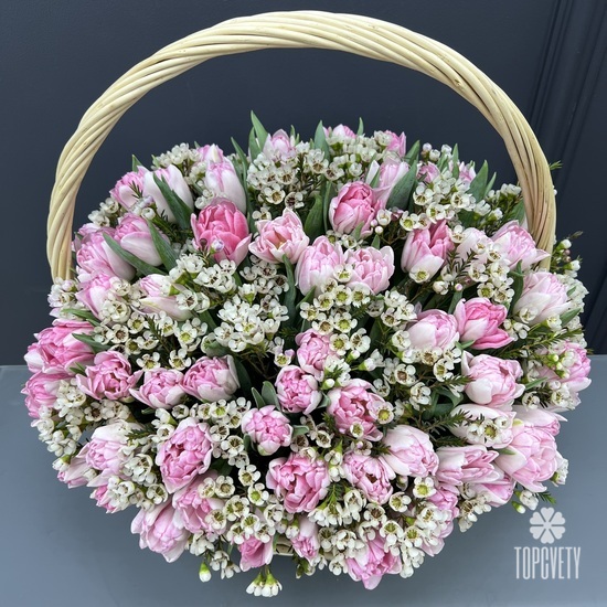Корзина из 101 пионовидного тюльпана