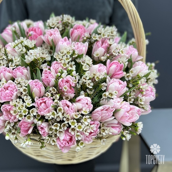 Корзина из 101 пионовидного тюльпана