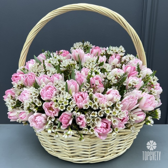 Корзина из 101 пионовидного тюльпана