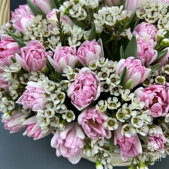 Корзина из 101 пионовидного тюльпана