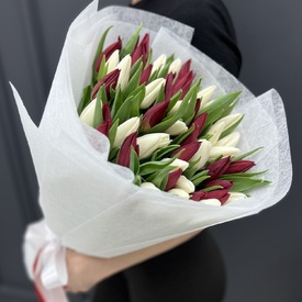 Букет из 51 тюльпана