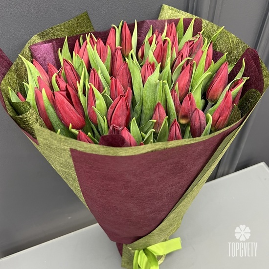 Букет из 51 красного тюльпана