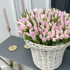 Букет из 201 тюльпан в корзине