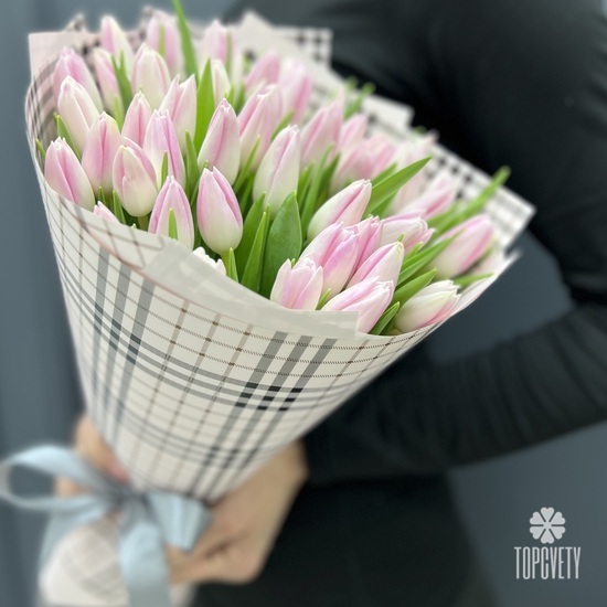 Букет из 45 розовых тюльпанов