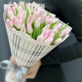 Букет из 45 розовых тюльпанов