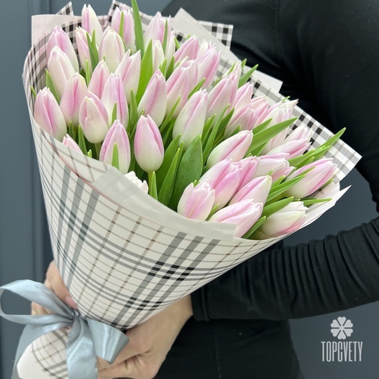 Букет из 45 розовых тюльпанов