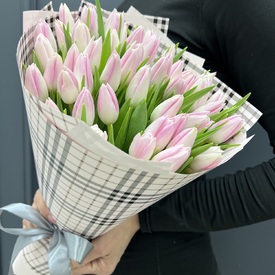 Букет из 45 розовых тюльпанов