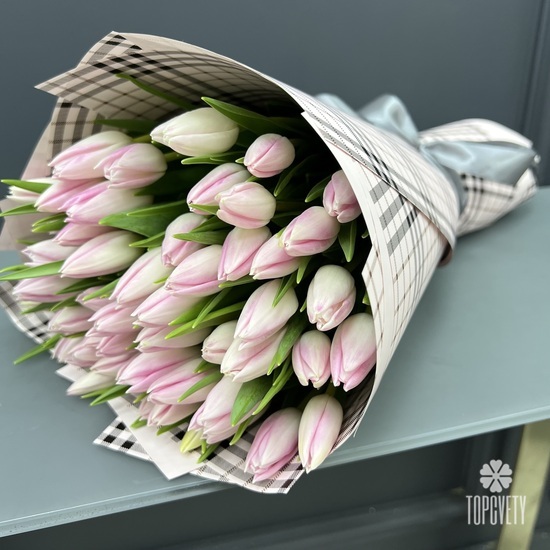 Букет из 45 розовых тюльпанов