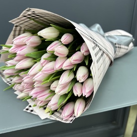 Букет из 45 розовых тюльпанов