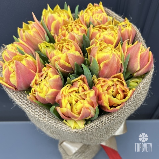 Букет из 15 пионовидных тюльпанов