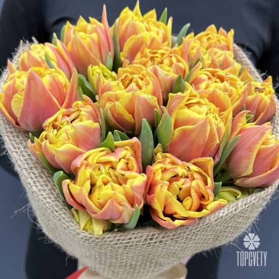Букет из 15 пионовидных тюльпанов
