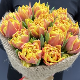 Букет из 15 пионовидных тюльпанов