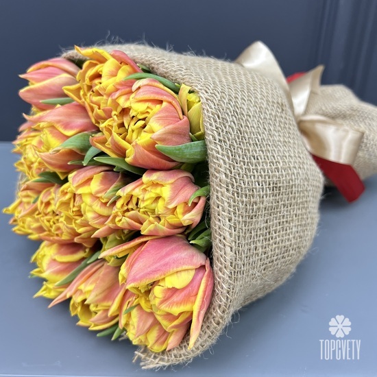 Букет из 15 пионовидных тюльпанов