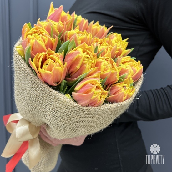 Букет из 15 пионовидных тюльпанов