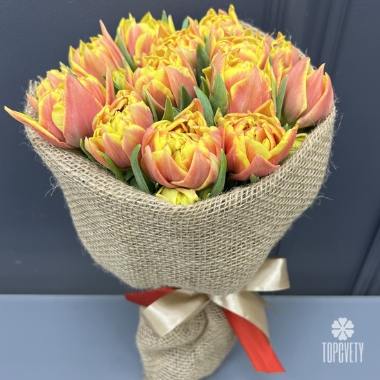 Букет из 15 пионовидных тюльпанов