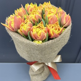 Букет из 15 пионовидных тюльпанов