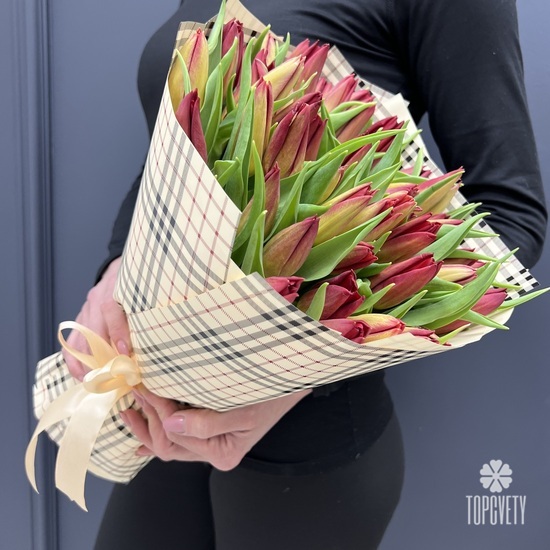 Букет из 51 тюльпана