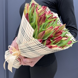 Букет из 51 тюльпана