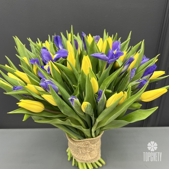 Букет из 51 тюльпана и ириса