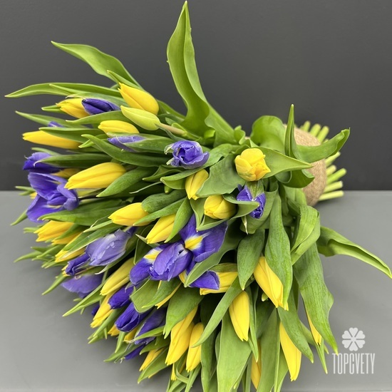 Букет из 51 тюльпана и ириса