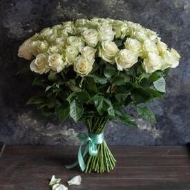 Букет из 51 белой розы Мондиаль 70см