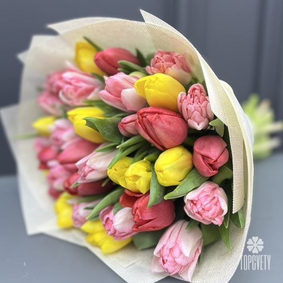 Букет из 45 сортовых тюльпанов