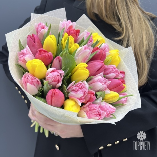 Букет из 45 сортовых тюльпанов