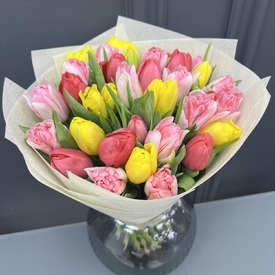 Букет из 45 сортовых тюльпанов