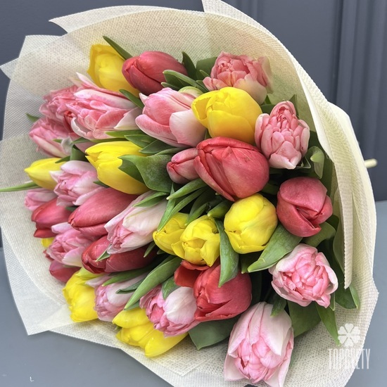 Букет из 45 сортовых тюльпанов