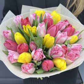 Букет из 45 сортовых тюльпанов