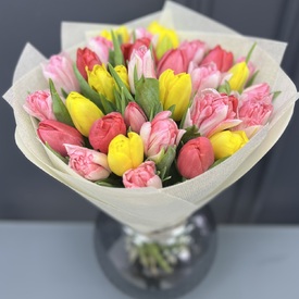 Букет из 45 сортовых тюльпанов