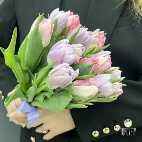 Букет из 15 сиреневых и розовых пионовидных тюльпанов