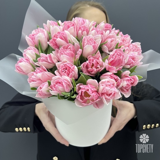 Букет из 35 розовых пионовидных тюльпанов в коробке