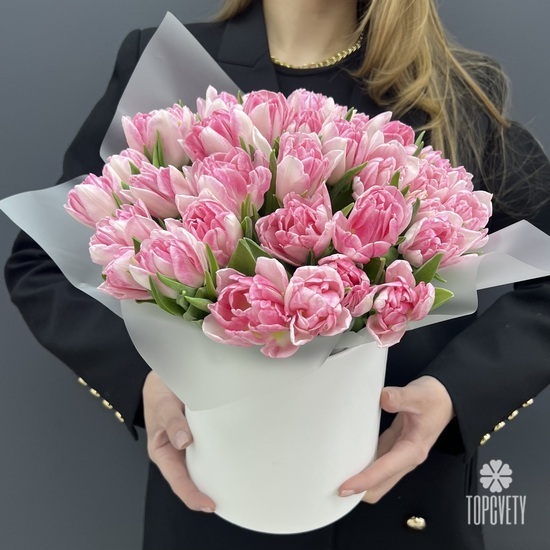 Букет из 35 розовых пионовидных тюльпанов в коробке