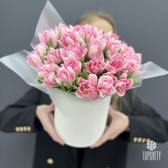 Букет из 35 розовых пионовидных тюльпанов в коробке