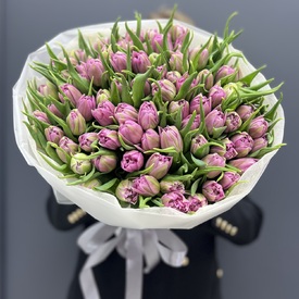 Букет из 101 сиреневых пионовидных тюльпанов