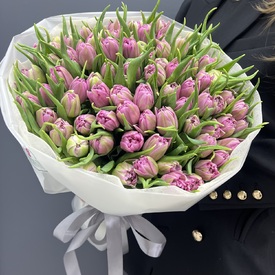 Букет из 101 сиреневых пионовидных тюльпанов