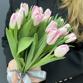 Букет из 15 розовых пионовидных тюльпанов