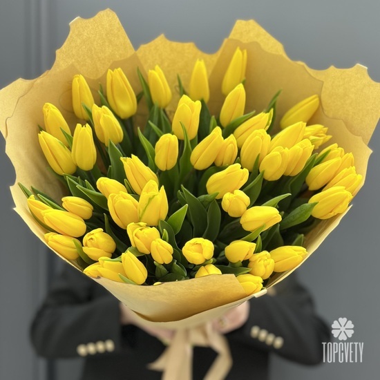 Букет из 51 желтого тюльпана в крафте