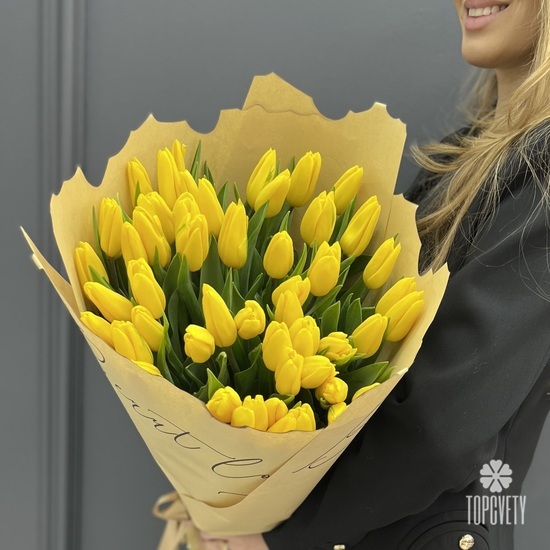 Букет из 51 желтого тюльпана в крафте