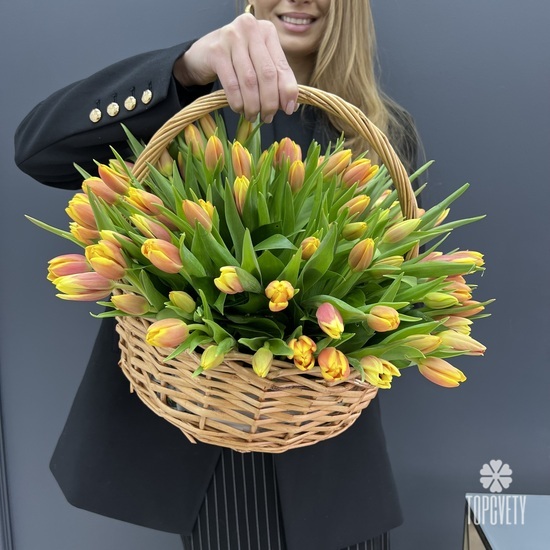 Букет из 101 тюльпана в корзине