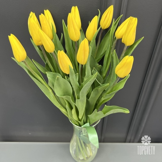 Букет из 15 желтых тюльпанов